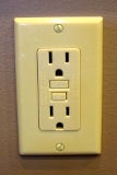 Ground fault circuit interrupter (GFCI) outlet